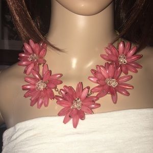 🎈Pretty Coral Floral Statement Necklace